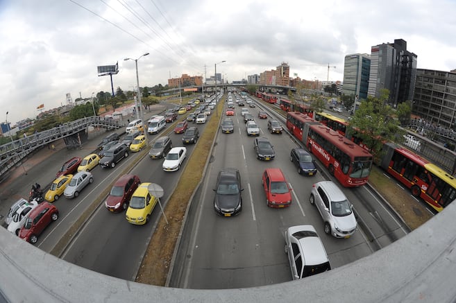 Movilidad hoy jueves: congestión en la Av. Boyacá tras choque entre volqueta y particular