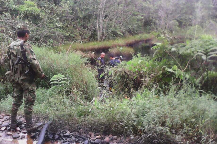 Avanzan labores de descontaminación del crudo derramado por Farc en Putumayo