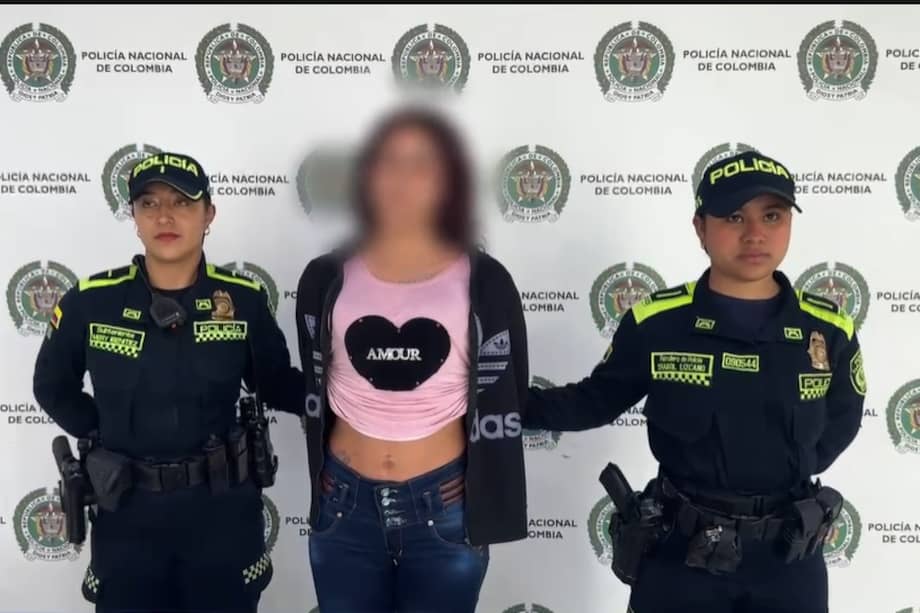 Los hechos ocurrieron en la estación San Mateo, de Doacha, cuando la capturada intentaba ingresar de manera irregular a la estación. Si bien las autoridades están estudiando la sustancia, se trataría de un elemento corrosivo.