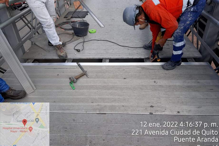 Desde el IDU se afirmó que en la estación CAD ya se había hecho reposición de láminas en el mes de junio de 2021.