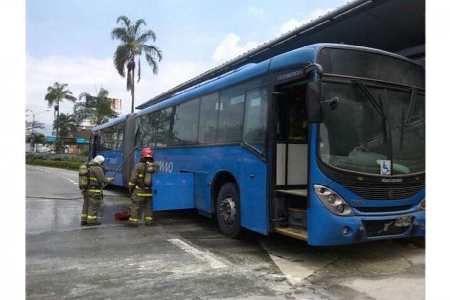 Bomberos de Cali atendieron dos incendios en buses del MIO