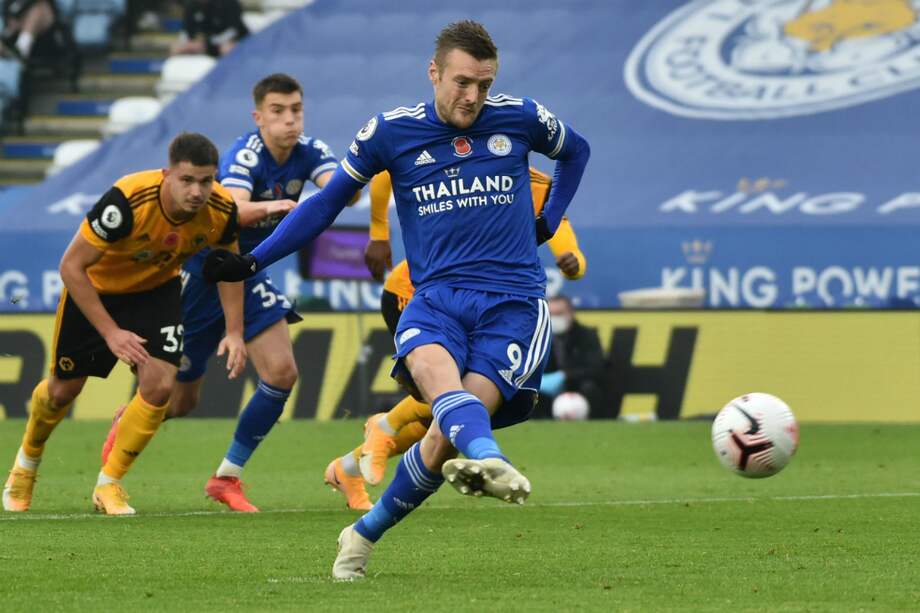 El delantero Jamie Vardy es el goleador del Leicester, nuevo líder de la Premier League.