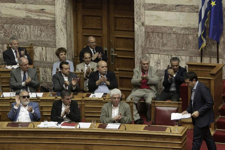 El primer ministro griego, Alexis Tsipras en el Parlamento griego. / EFE