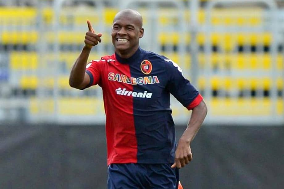 El jugador colombiano, Víctor Ibarbo anotó en los minutos (18, 52 y 72). / EFE