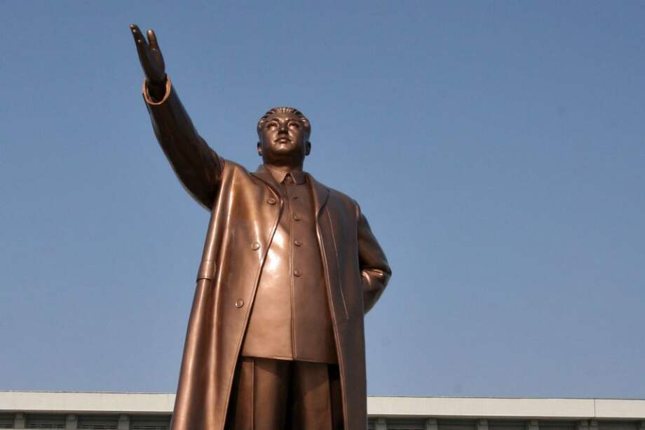 La estatua del “Gran Líder” Kim Il Sung en Pyongyang, Corea del Norte. / Bloomberg