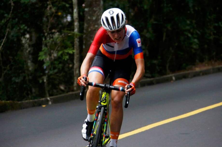 La ciclista holandesa Van Vleuten durante la prueba de ruta de los Juegos Olímpicos. Foto: AFP