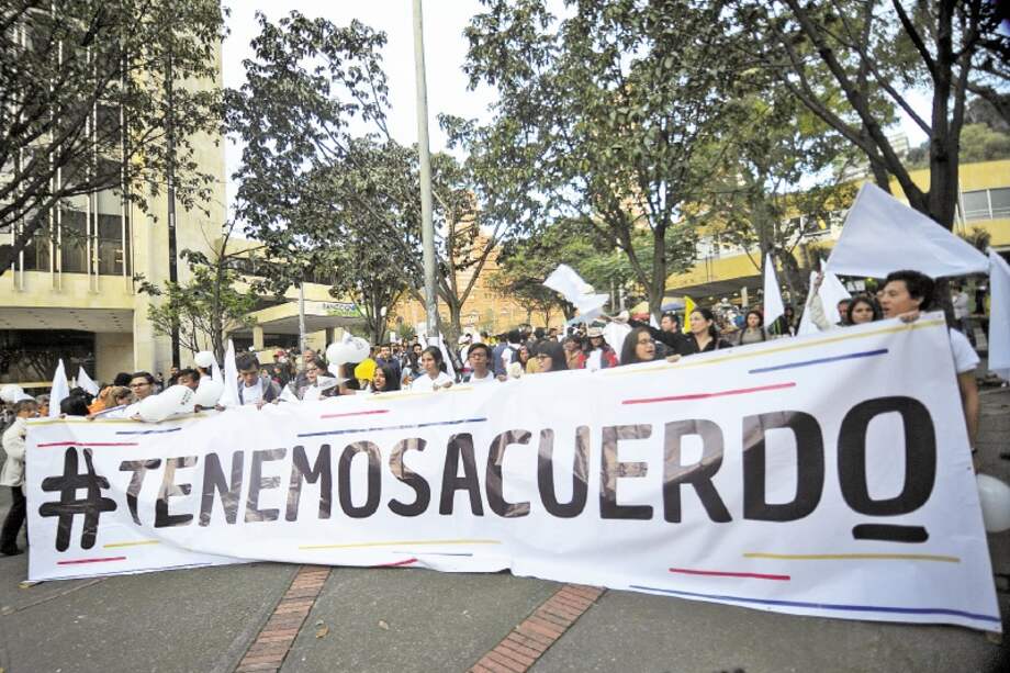 Las manifestaciones ciudadanas que piden implementar la paz se siguen viendo en Bogotá. / Cristian Garavito