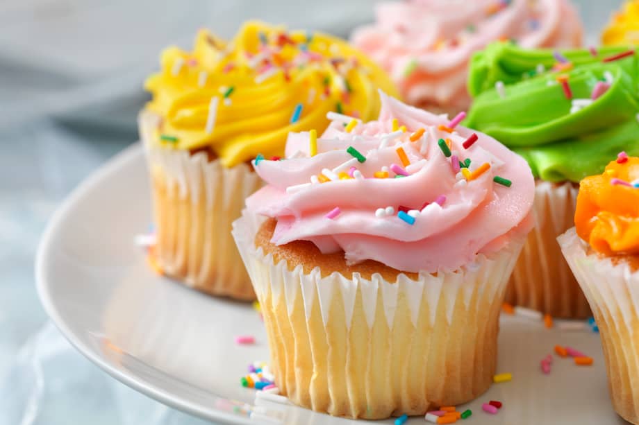Los cupcakes son versátiles, puedes hacerlos con zanahoria e incluso con arándanos.