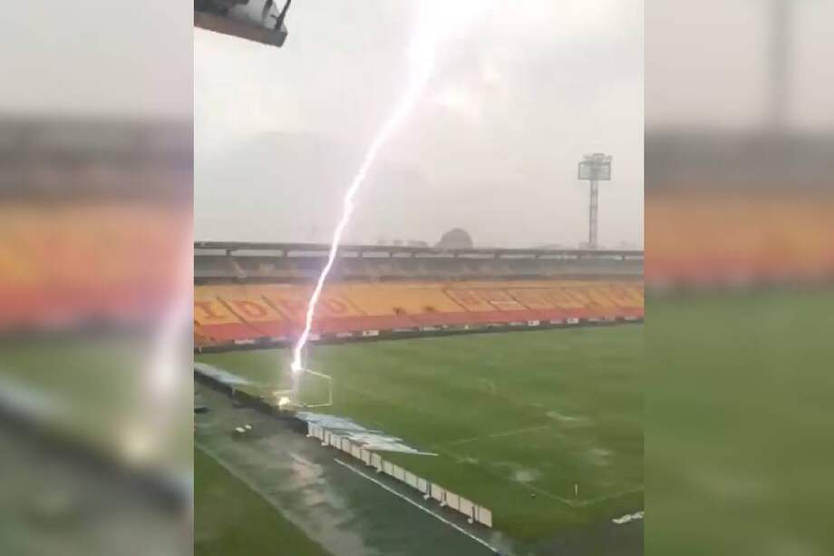 El rayo cayó una hora antes de que empezara el encuentro deportivo entre Independiente Santa Fe y Deportivo Cali.
