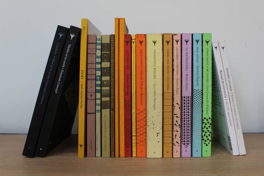 Estos son algunos de los títulos que componen la colección de Angosta, entre los que se encuentran "Cómo maté a mi padre", de Sara Jaramillo; "Cándido", de Voltaire, y "Manual de tolerancia", de Héctor Abad Gómez, entre otros.