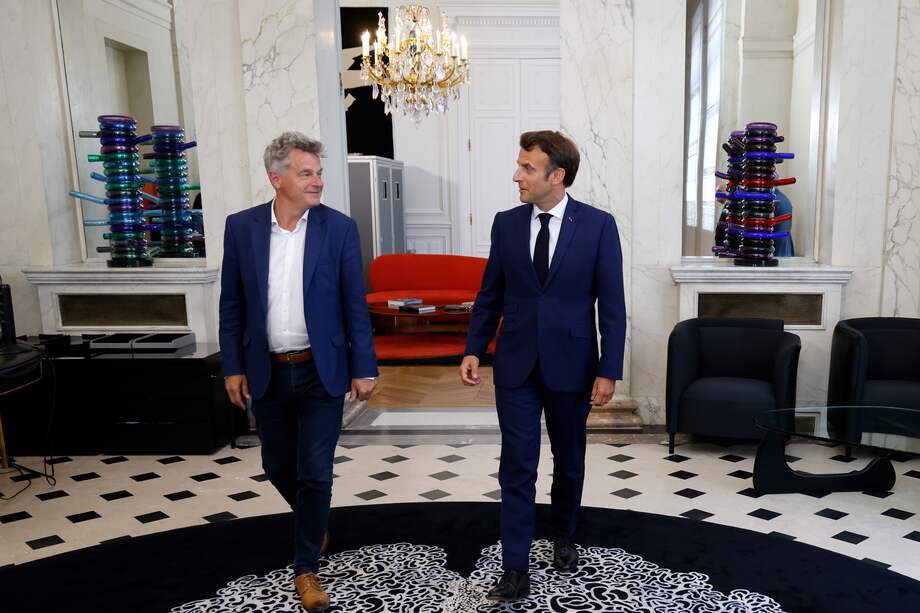 El líder de los comunistas, Fabien Roussel, a la salida de su encuentro con el presidente, Emmanuel Macron.