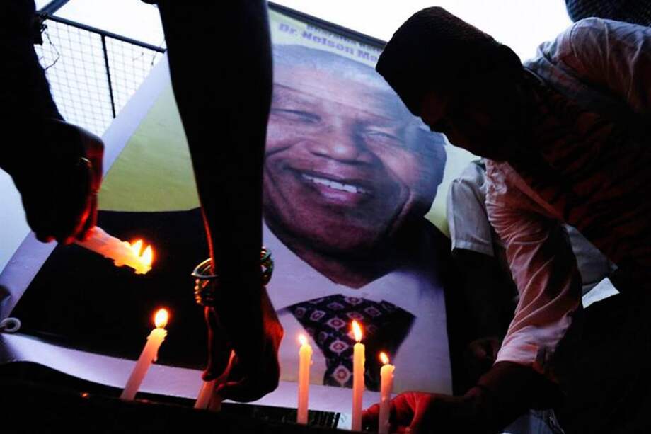 Nelson Mandela está consciente, según su sobrino