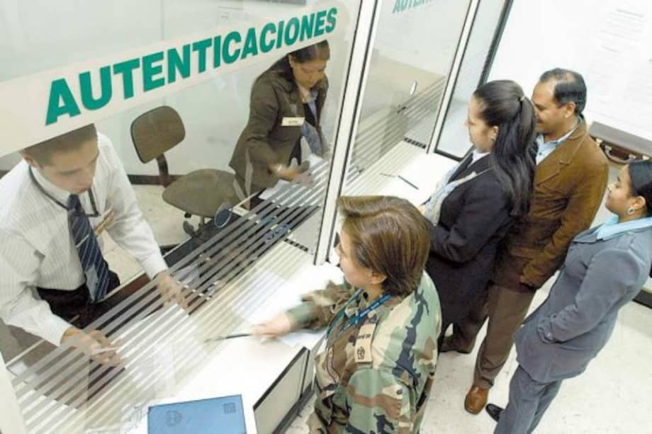 Colegio de Notarios rechaza orden del cambio de formato de registro civil por adopción gay