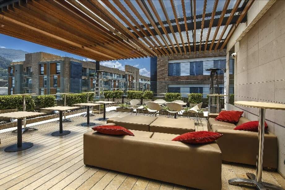 El rooftop es una de las joyas de Chicó 97 Hotel.
