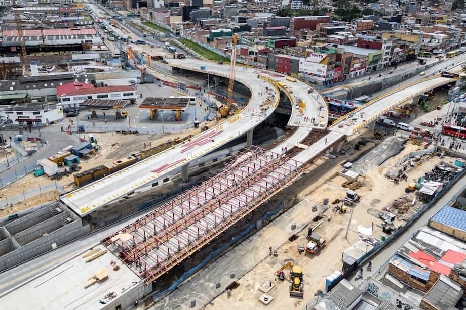 Este tramo contempla la construcción de 2,83 kilómetros de vía con cuatro carriles por sentido.
