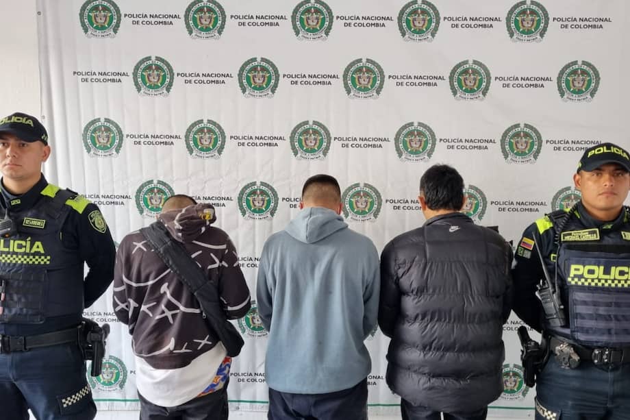 Incautaron dos armas traumáticas y tres motocicletas hurtadas.