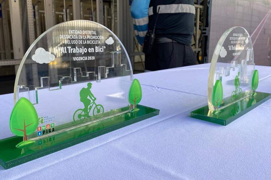 Los galardones que recibieron estas tres entidades reciben el nombre de "Al trabajo en bici"