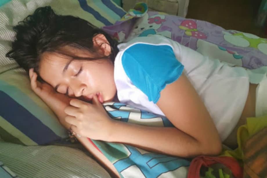 La mamá de Gina Sharik Ávila debe alimentarla con comida líquida por medio de una jeringa. / Noticias del Llano.