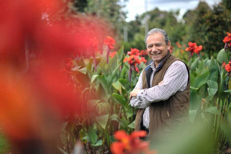 Celso Román conecta sus dos pasiones, la escritura y su amor por la naturaleza, en historias de ficción producto de sus viajes por el país. / Cristian Garavito