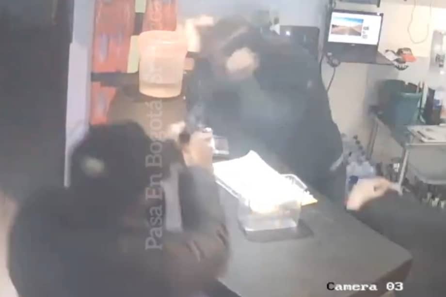 El ataque ocurrió dentro del establecimiento y en segundos: el agresor entró, disparó y escapó en motocicleta.