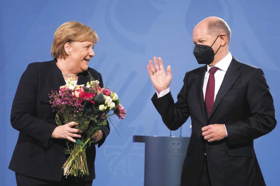 Angela Merkel y Olaf Scholz, nuevo canciller de Alemania. La gran pregunta es si ese país volverá a tener una líder como ella.