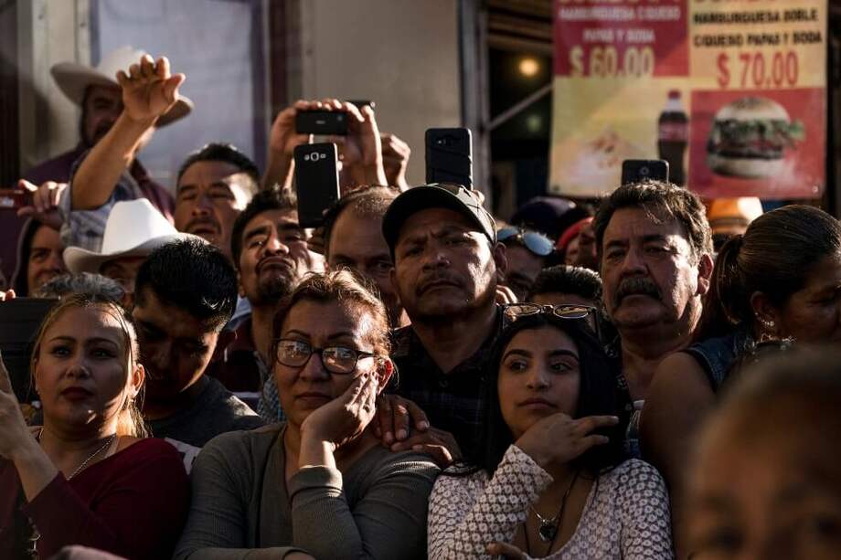 Asistentes al discurso del presidente mexicano, Andrés Manuel López Obrador, en Tijuana. / AFP