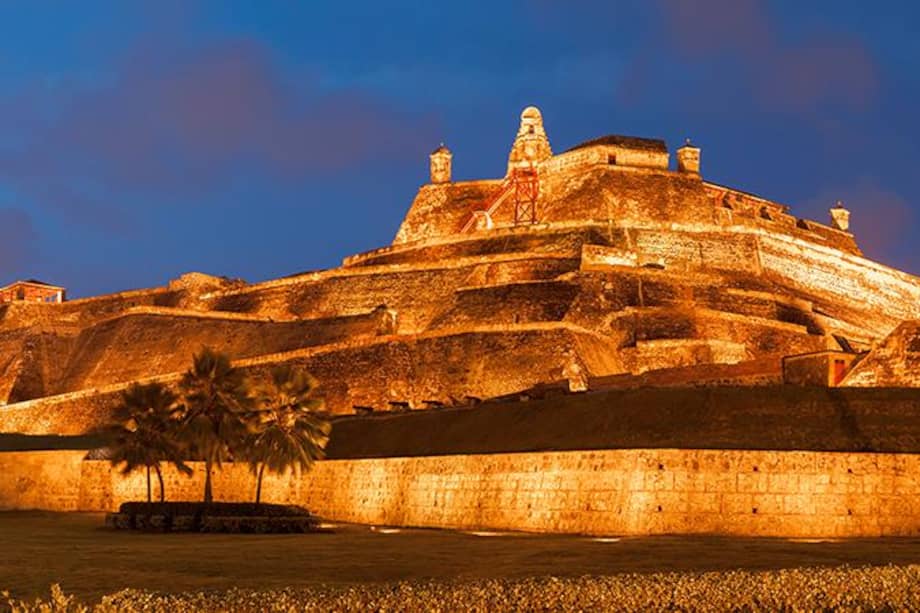 El Castillo San Felipe de Barajas es una fortificación localizada en la ciudad de Cartagena de Indias en Colombia, está situado sobre un cerro llamado San Lázaro y fue construido en 1657 durante la época colonial española.