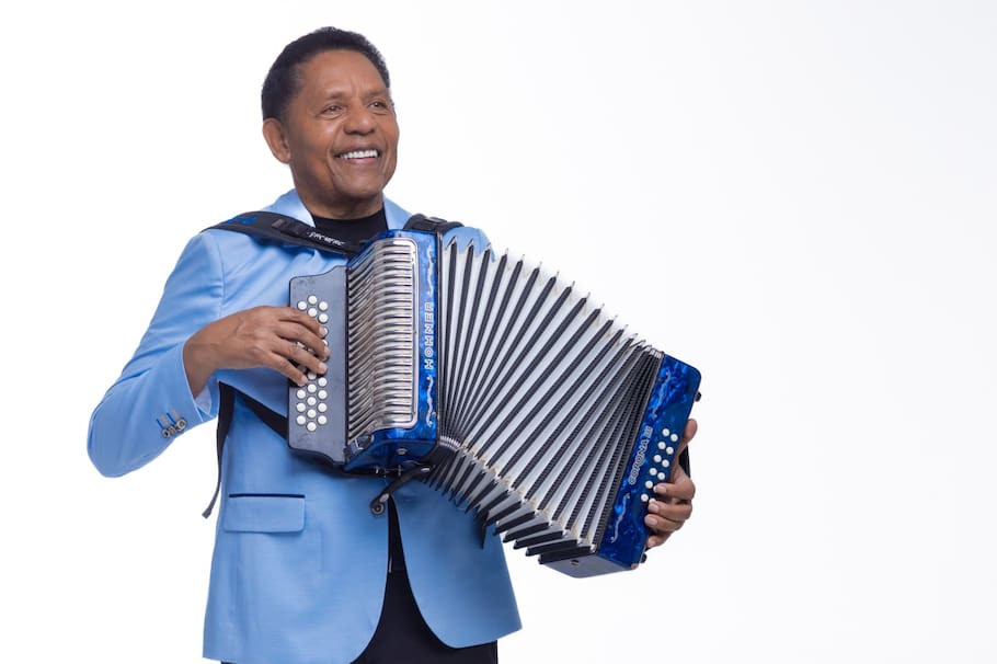 El acordeonero, compositor y líder del Binomio de Oro de América, ha dejado una huella imborrable en la expansión, evolución y consolidación internacional de este género musical. Hoy, su legado se celebra en el Festival de la Leyenda Vallenata, un ho
