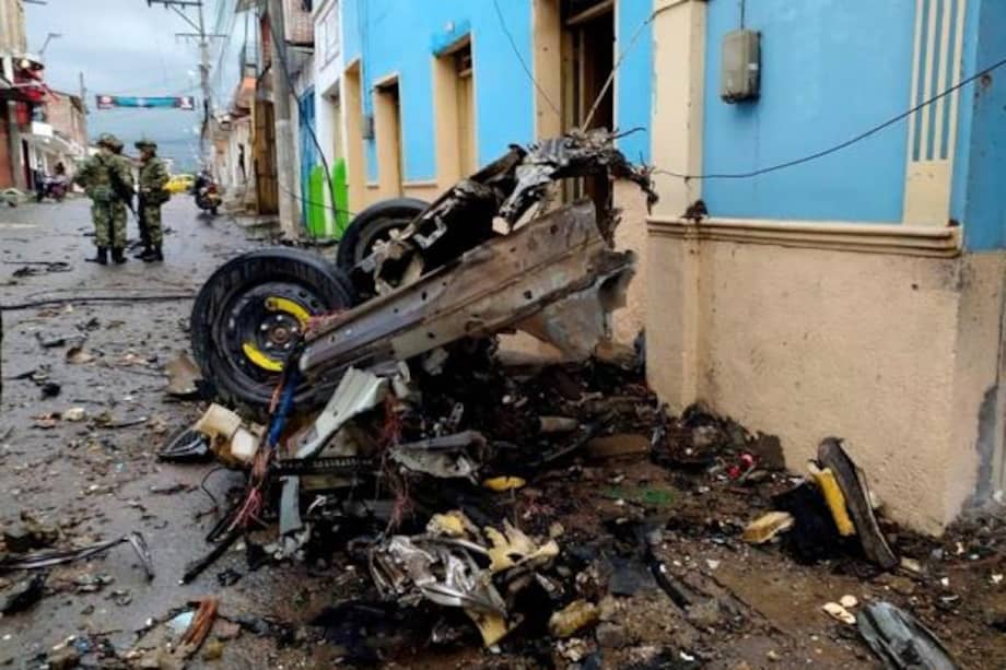 El 26 de marzo explotó un carro-bomba frente a la Alcaldía de Corinto, Cauca, dejando decenas de heridos.