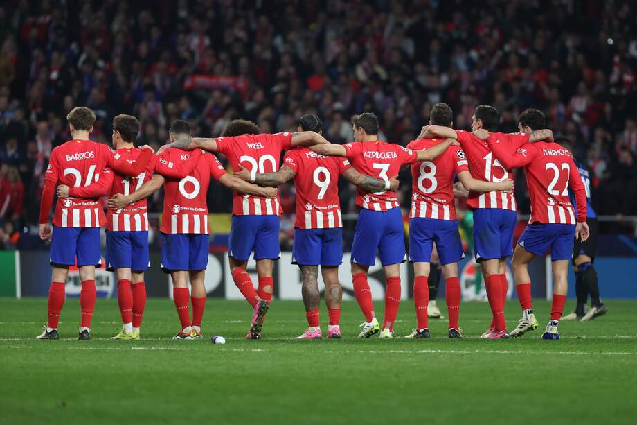 MADRID, 13/03/2024.- Los jugadores del Atlético durante la tanda de penaltis en el partido de vuelta de los octavos de final de la Liga de Campeones que Atlético de Madrid e Inter de Milán disputan hoy miércoles en el estadio Metropolitano. EFE/Kiko Huesca