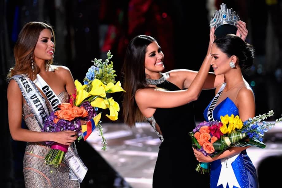 Por error, la colombiana Ariadna Gutiérrez fue coronada como Miss Universo. Paulina Vega tuvo que quitarle la corona y entregársela a Filipinas. / AFP