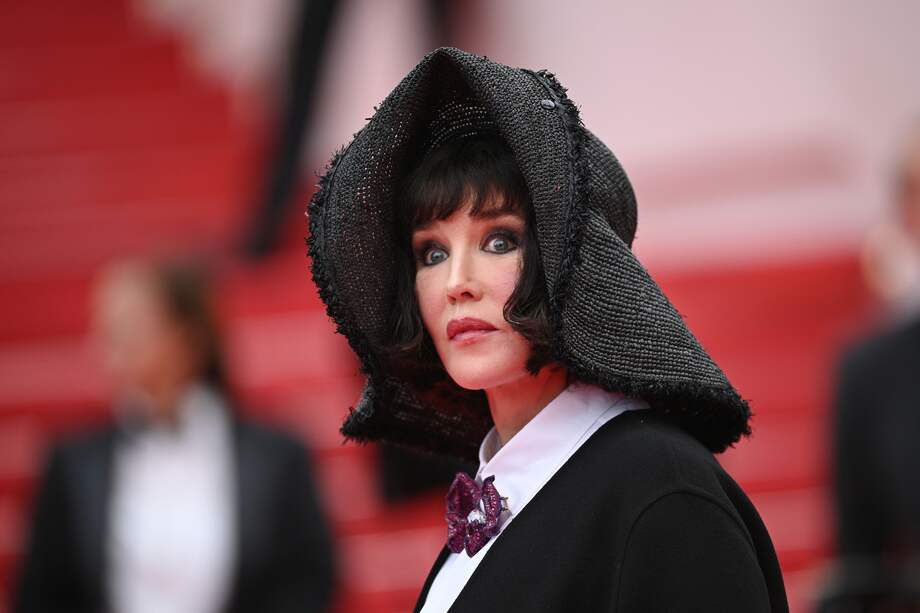Isabelle Adjani asiste a la proyección de "Forever Young (Les Amandiers)" durante la 75ª edición del Festival de Cine de Cannes.