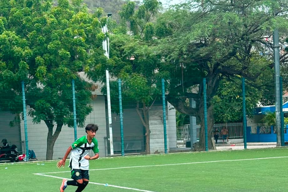 Con raíces entre Colombia y España, Álvaro Macías encuentra en Santa Marta el escenario para seguir creciendo como futbolista.