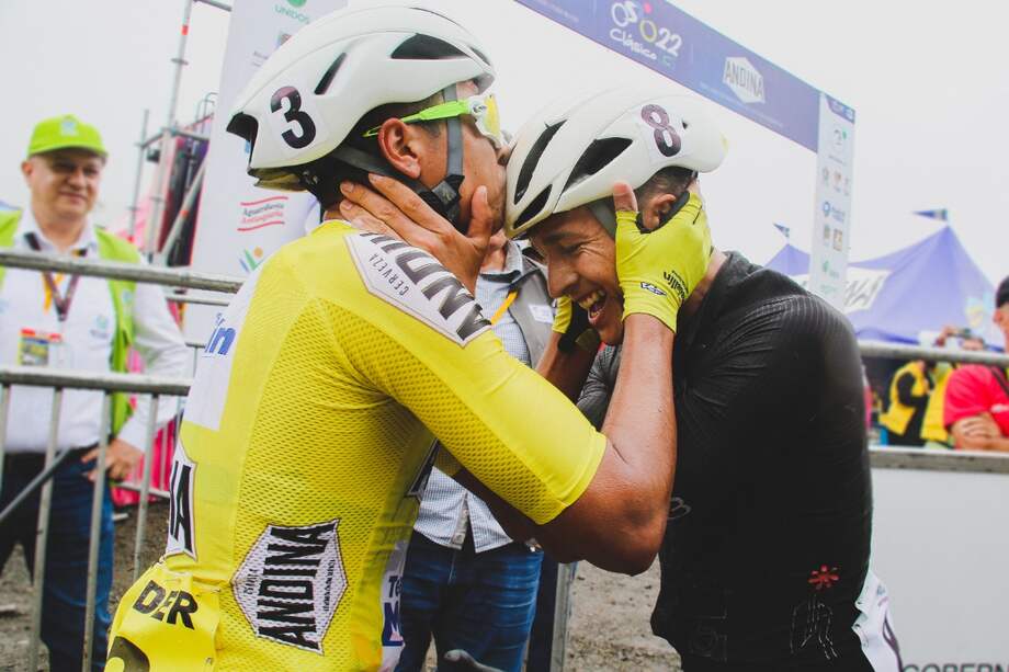 Aldemar Reyes con su hermano Yeison.