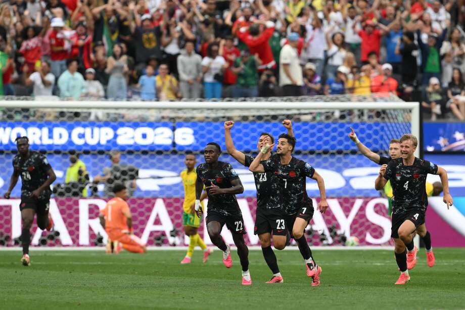 Stephen Eustaquio (7) celebra el gol con el que Canadá venció 1-0 a Sudáfrica en los dieciseisavos de final del Mundial 2026.