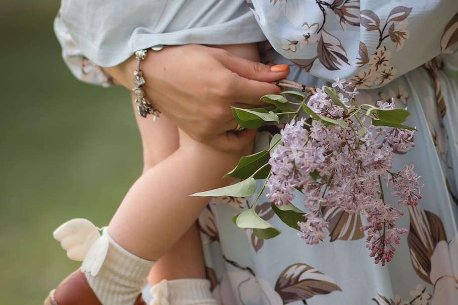 El corazón de las buenas madres multiplica la felicidad y la salud mental de sus hijos. Descubre por qué.