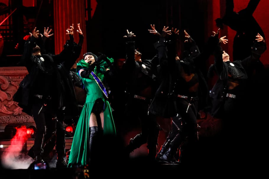 AME4777. RÍO DE JANEIRO (BRASIL), 03/05/2025.- La cantante y compositora estadounidense Lady Gaga se presenta en un macroconcierto gratuito en la playa de Copacabana este sábado, en Río de Janeiro (Brasil). EFE/ Antonio Lacerda