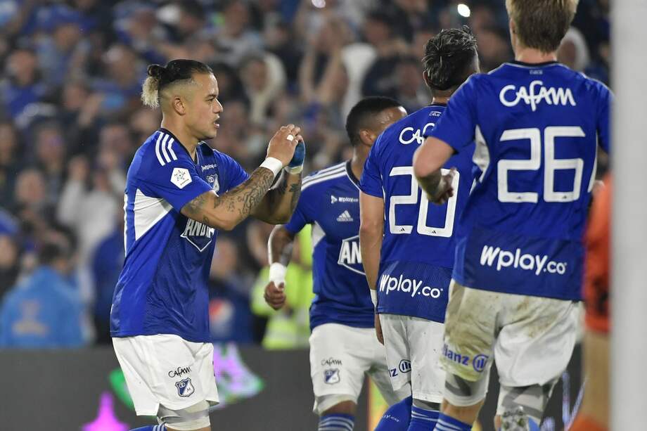 Leonardo Castro celebra el gol con el que le dio la victoria a Millonarios ante Cúcuta.
