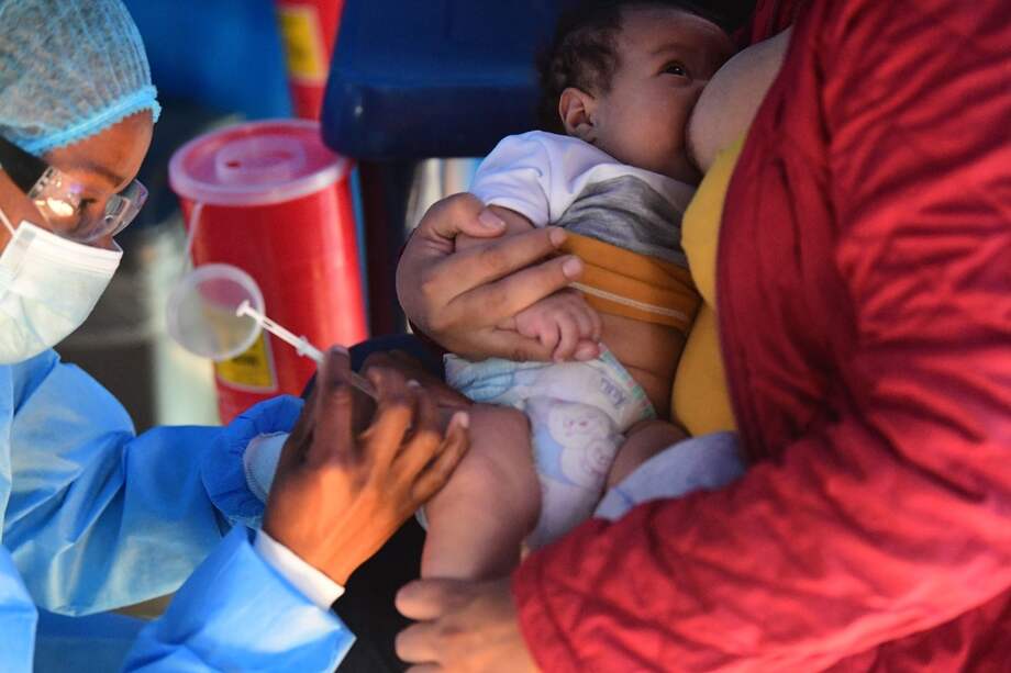 La recomendación desde la EPS Famisanar es acercarse a su punto de vacunación y estar al día con su esquema.