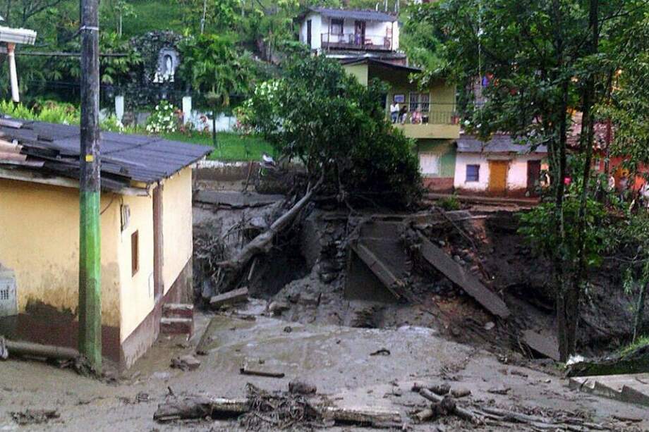 48 personas perdieron la vida tras la avalancha de la quebrada la Liboriana en Salgar, Antioquia / Fuerza Aérea Colombiana