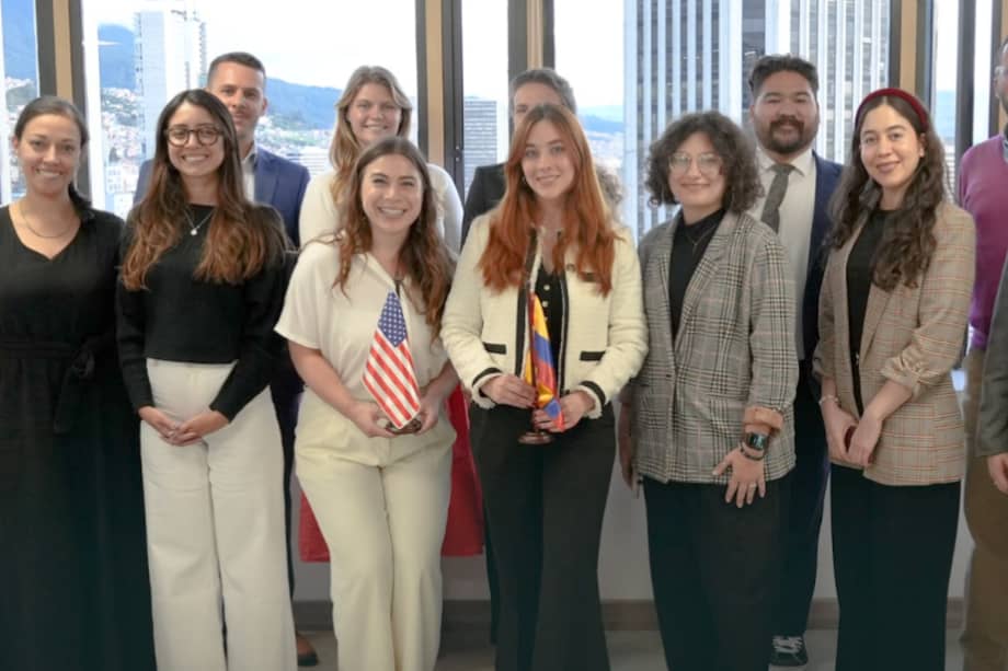 Una delegación bipartidista de asesores del Congreso de los Estados Unidos visitó la Dirección de Sustitución de Cultivos de Uso Ilícito (DSCI).