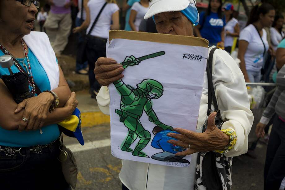 Tres meses después del comienzo de las manifestaciones en Venezuela, siguen denuncias por abusos de los derechos humanos. / EFE