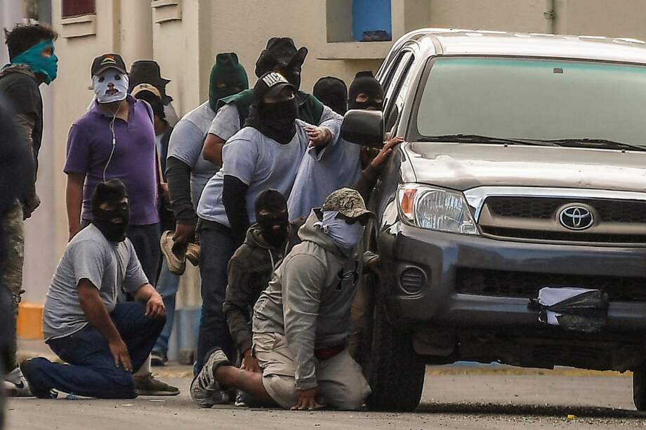 Bandas a favor de Daniel Ortega durante manifestaciones en Nicaragua. / AFP