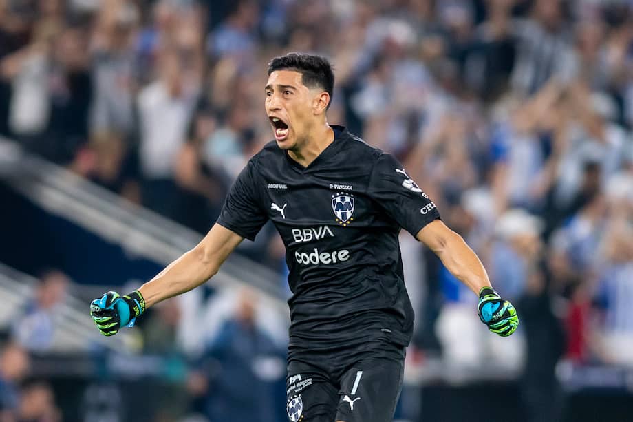 Esteban Andrada, ex portero de Rayados de Monterrey, celebra un gol en el partido de vuelta de la semifinal de la Copa de Campeones de la Concacaf entre Rayados y Columbus Crew, en el estadio BBVA de Monterrey, México.
