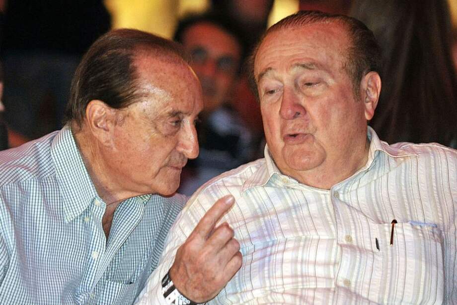 Eugenio Figueredo y Nicolas Leoz en la presentación del uniforme de Paraguay en 2011. Foto: AFP