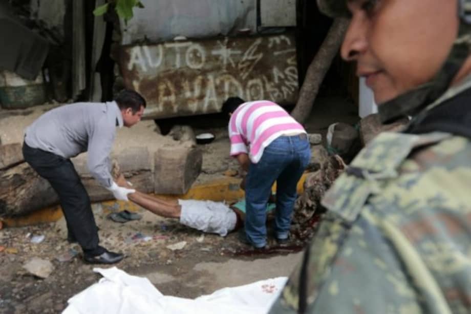 Cinco descuartizados en guerra de carteles en México