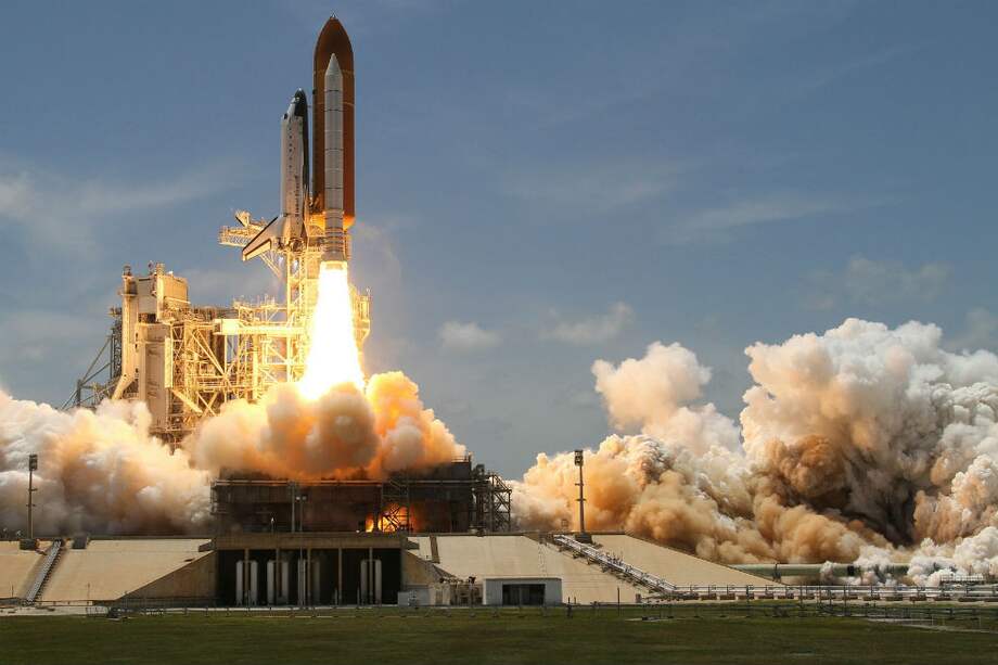 Una de las propuestas es un sistema único de producción de comida mediante plasma, haciendo pasar una corriente de alta tensión a través de una solución salina. / Pixabay