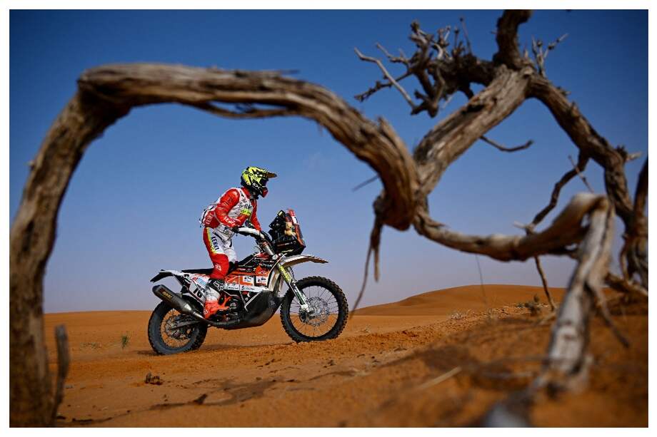 El piloto francés Jean-Loup Lepan durante la segunda etapa del Rally Dakar 2022. / AFP