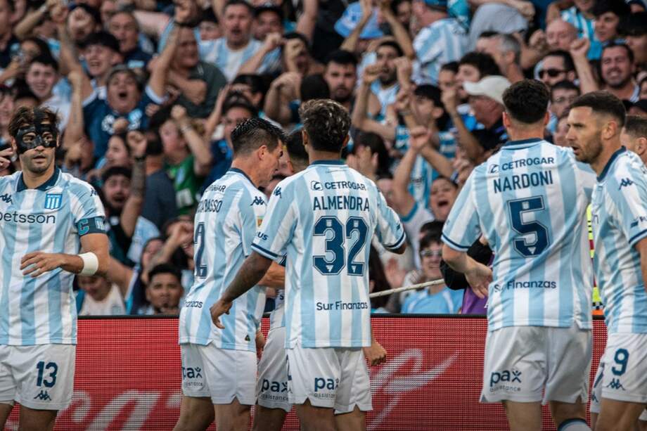 Racing avanzó a los cuartos del Clausura tras un 3-2 electrizante en Avellaneda. River había remontado con un golazo de Juan Fernando Quintero, pero un tanto en el 90+3’ selló su eliminación.