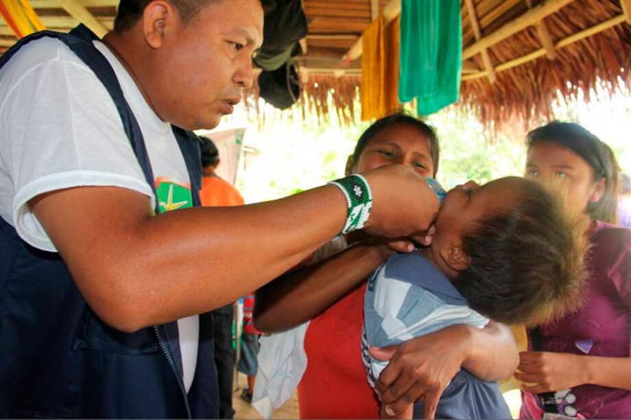 En las selvas colombianas indígenas reciben servicios de salud